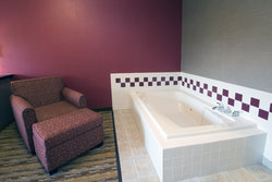  - Holiday Inn Express & Suites Wauseon - I-80 & I-90, Exit 34