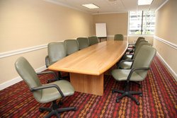  - Holiday Inn North New London - I-95, Exits 83 & 84S