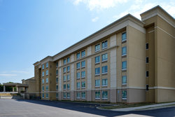  - Holiday Inn Martinsburg - I-81, Exit 13