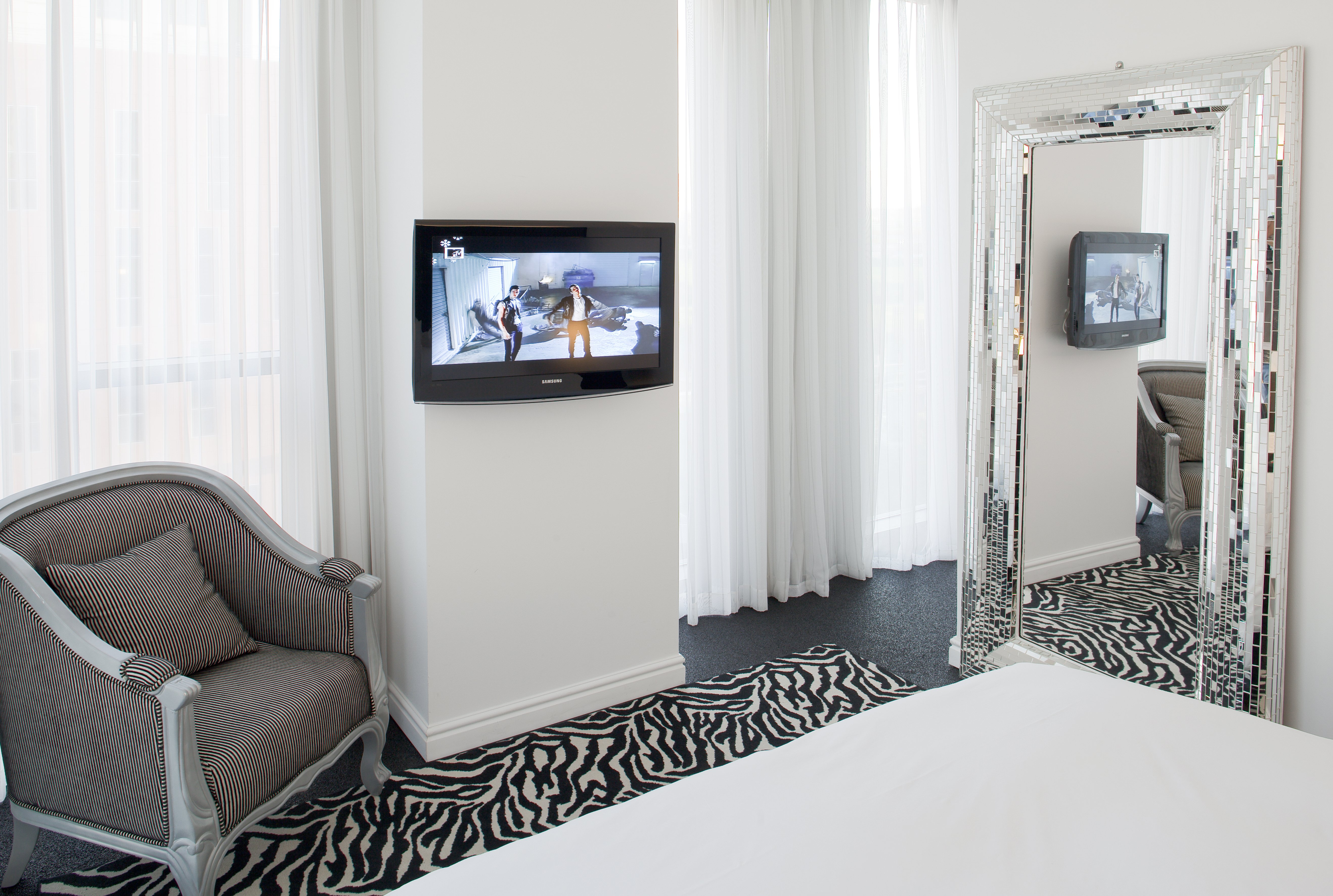 Leonardo Boutique Hotel Tel Aviv-guestroom-Leonardo Boutique Telaviv Deluxe Suite.jpg