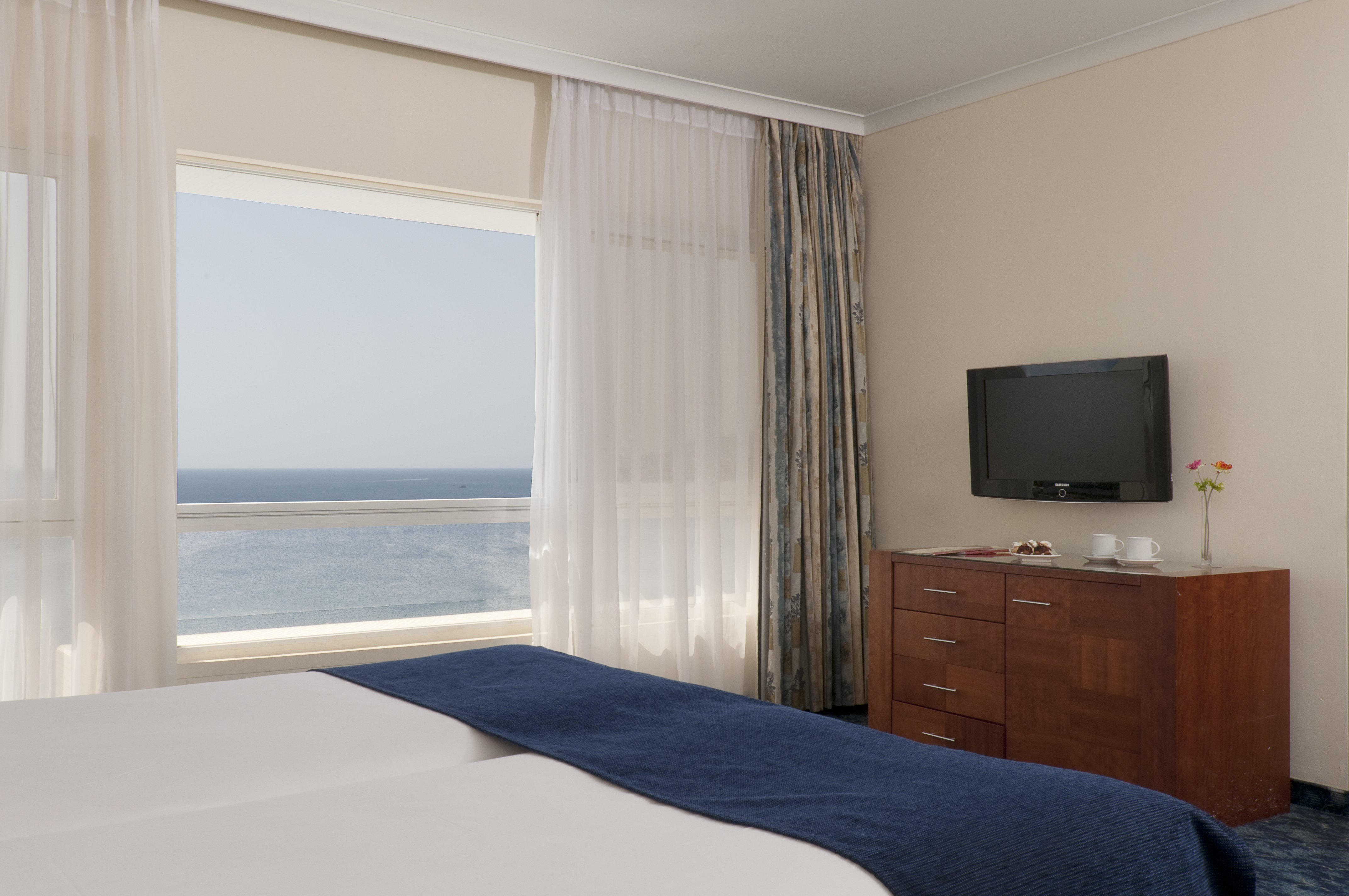 Leonardo Plaza Hotel Eilat-guestroom-Leonardo Plaza Eilat Family Suite.jpg