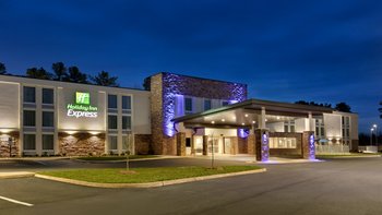 Holiday Inn Express Williamsburg Busch Gardens Area