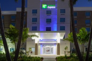 lauderdale fort suites inn airport express holiday