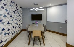  - Crowne Plaza Hotel Seattle - I-5, Exits 165 & 165B