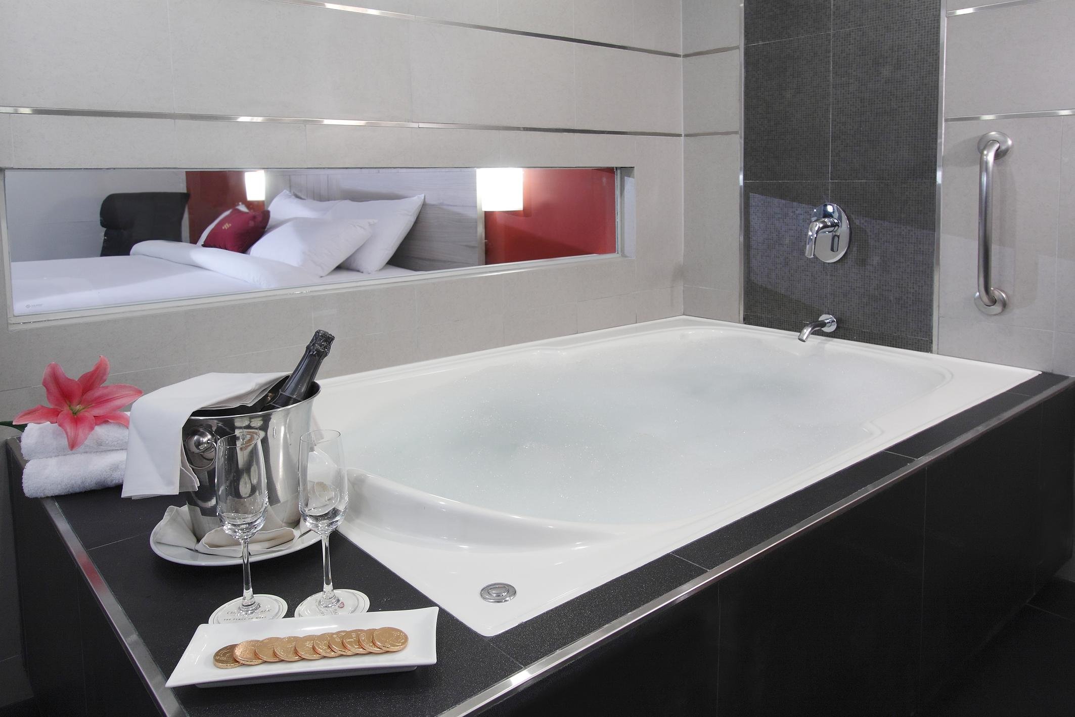 CROWNE PLAZA LIMA BY IHG-guestroom-Suite Feature Bath Room.jpg