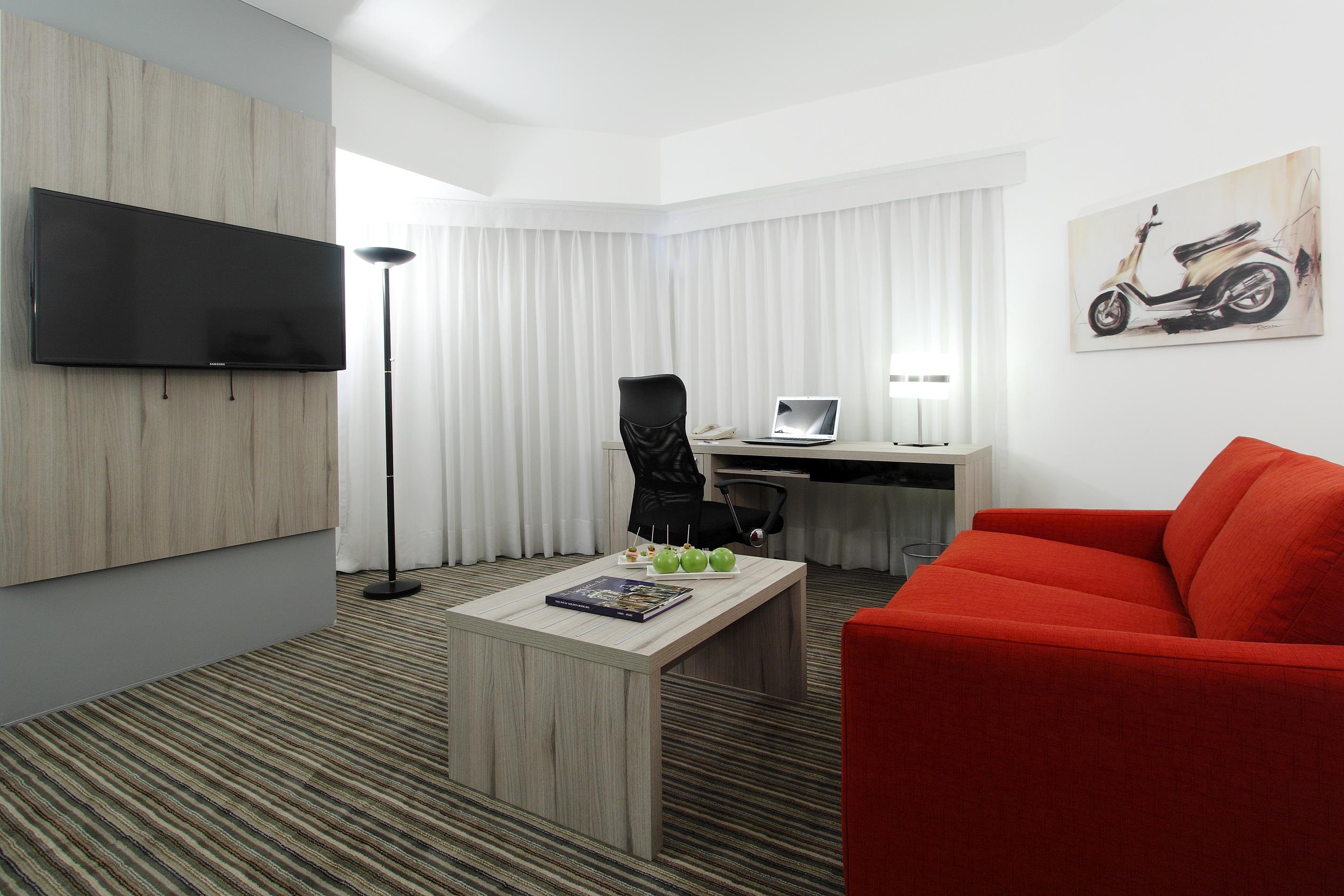 CROWNE PLAZA LIMA BY IHG-guestroom-King De Luxe.jpg