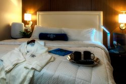  - Ellis Hotel on Peachtree Atlanta - I-75 & I-85, Exit 249B & 249C