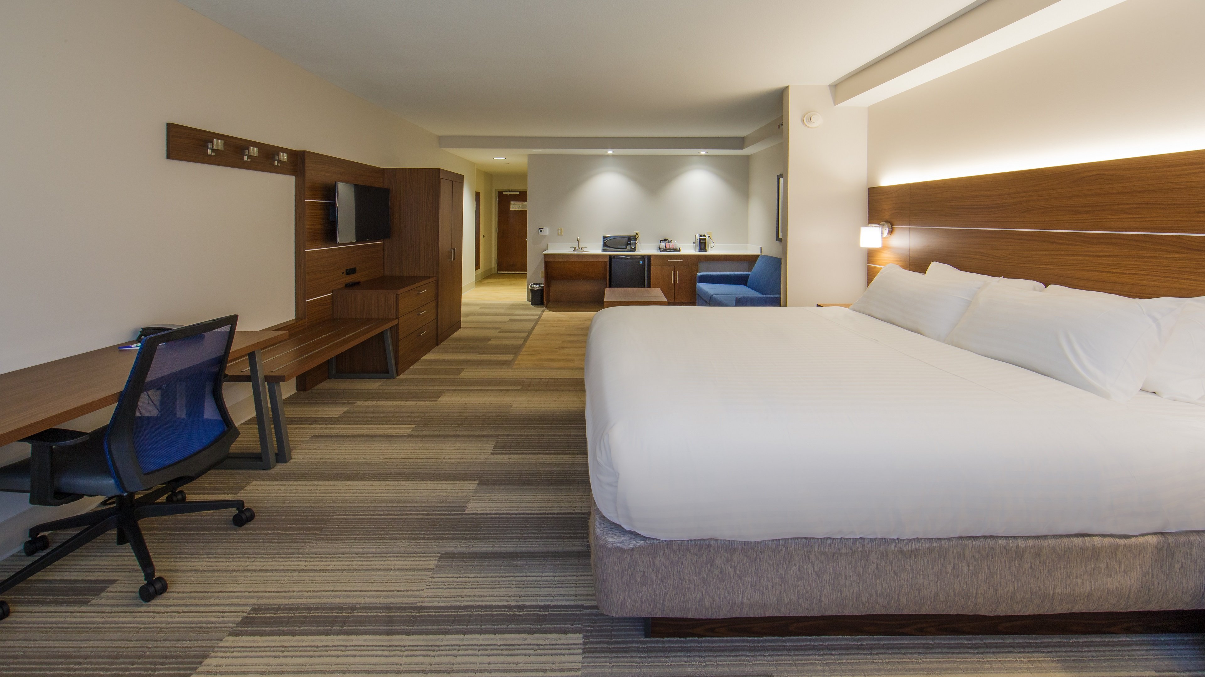 HOLIDAY INN EXP GATLINBURG DWTN BY-guestroom-King suite with desk, microwave and mini fridge.jpg