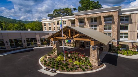 Welcome to the Holiday Inn Express Gatlinburg Downtown