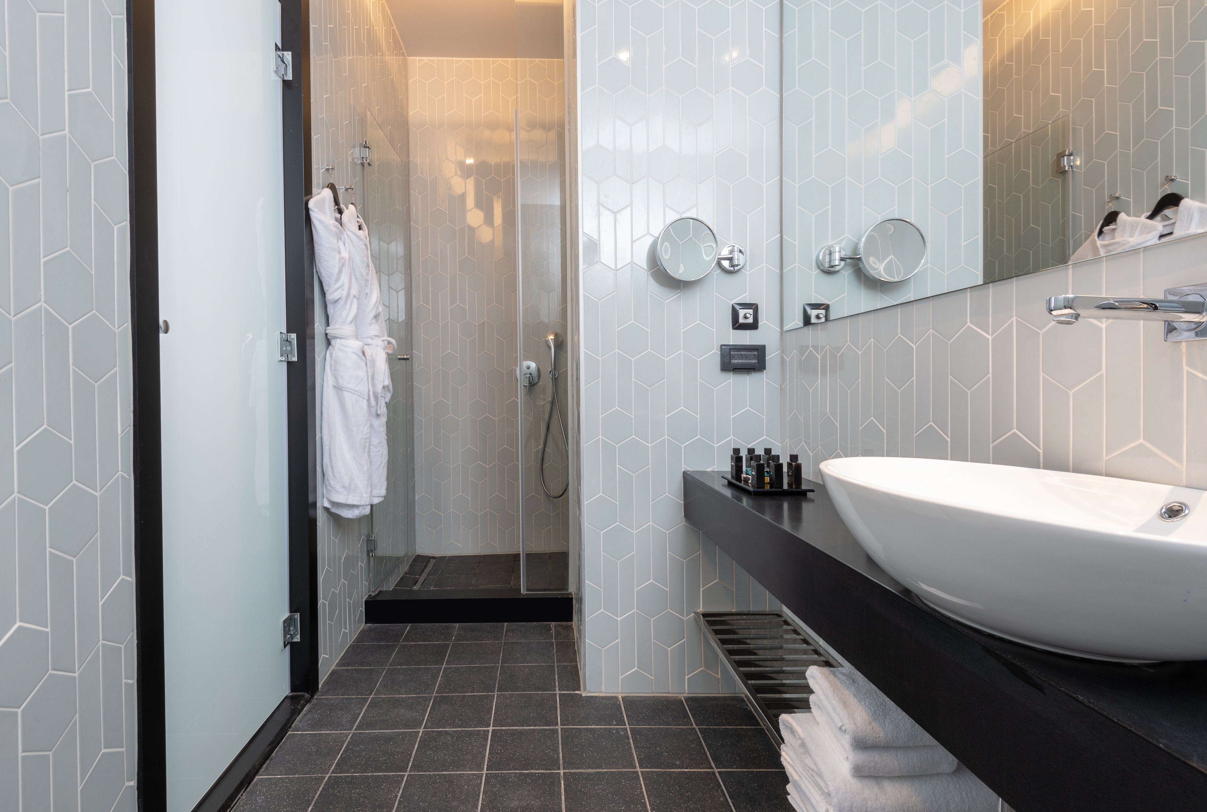 NYX HERZLIYA-guestroom-NYXDeluxe With Balcony Dpi.jpg