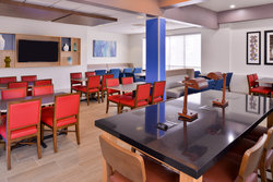  - Holiday Inn Express Burlington - I-40 & I-85, Exit 141