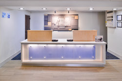  - Holiday Inn Express Burlington - I-40 & I-85, Exit 141