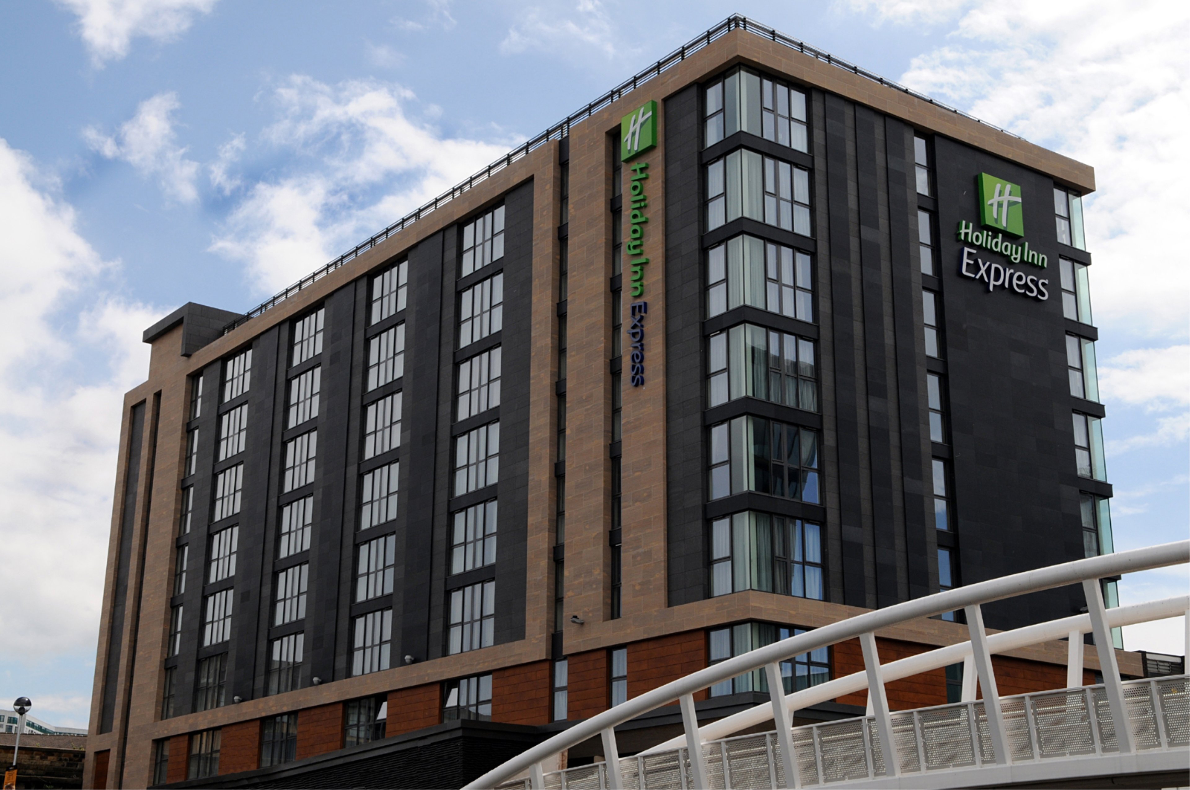 HOLIDAY INN EXP SHEFFIELD CITY BY I-guestroom-161 bedrooms located in Sheffield city centre.jpg