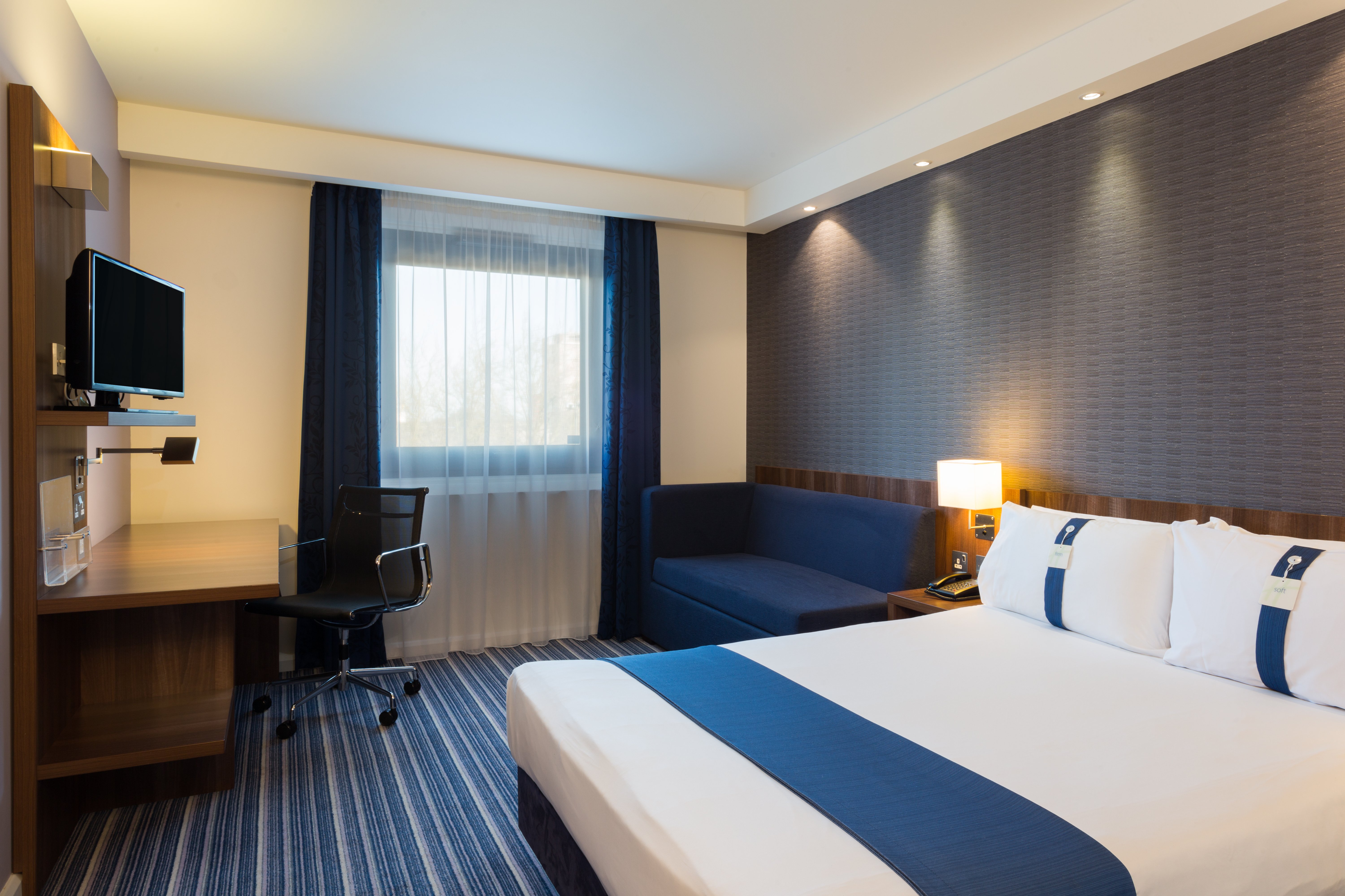 HOLIDAY INN EXPRESS HARLOW-guestroom-Convenient Nonsmoking One Double Room with Sofa.jpg