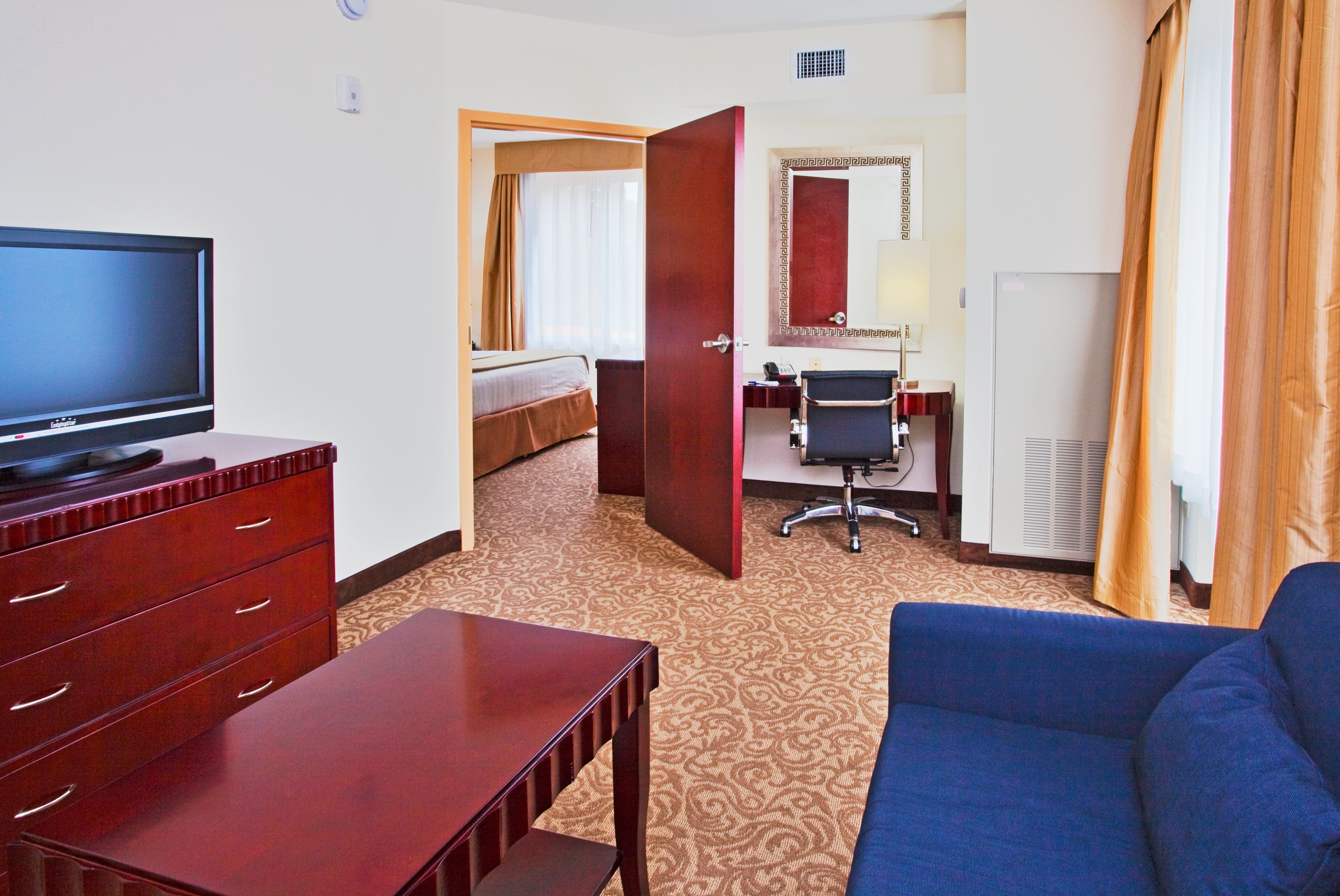 HOLIDAY INN EXP STES BROOKSVIL BY I-guestroom-Executive Suite.jpg