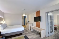  - Holiday Inn Express Airport Milwaukee - I-41 & I-94, Exit 319