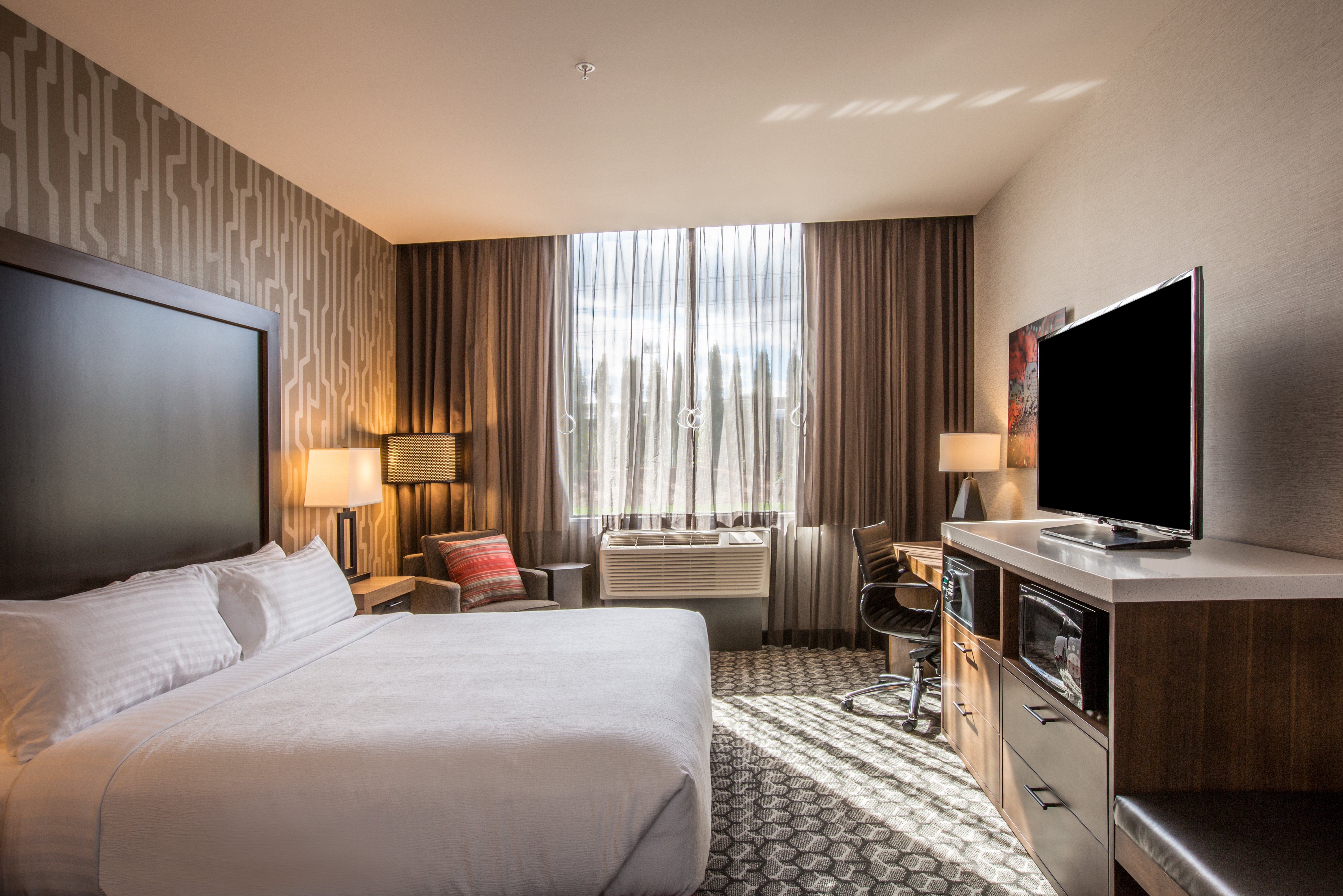 You'll have plenty of room to stretch out in our king guestrooms