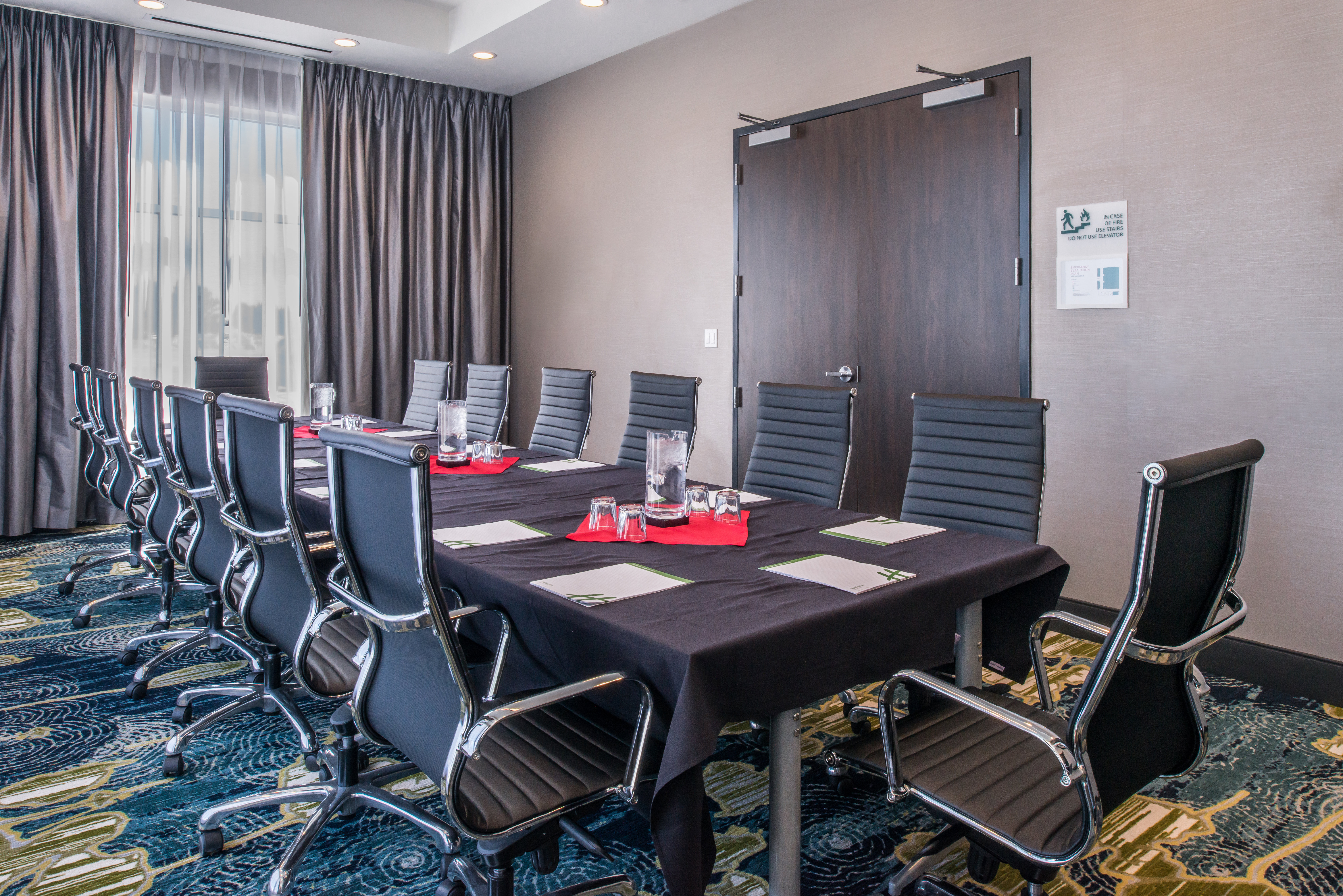Book your next business meeting in our  Livonia, MI meeting room. 