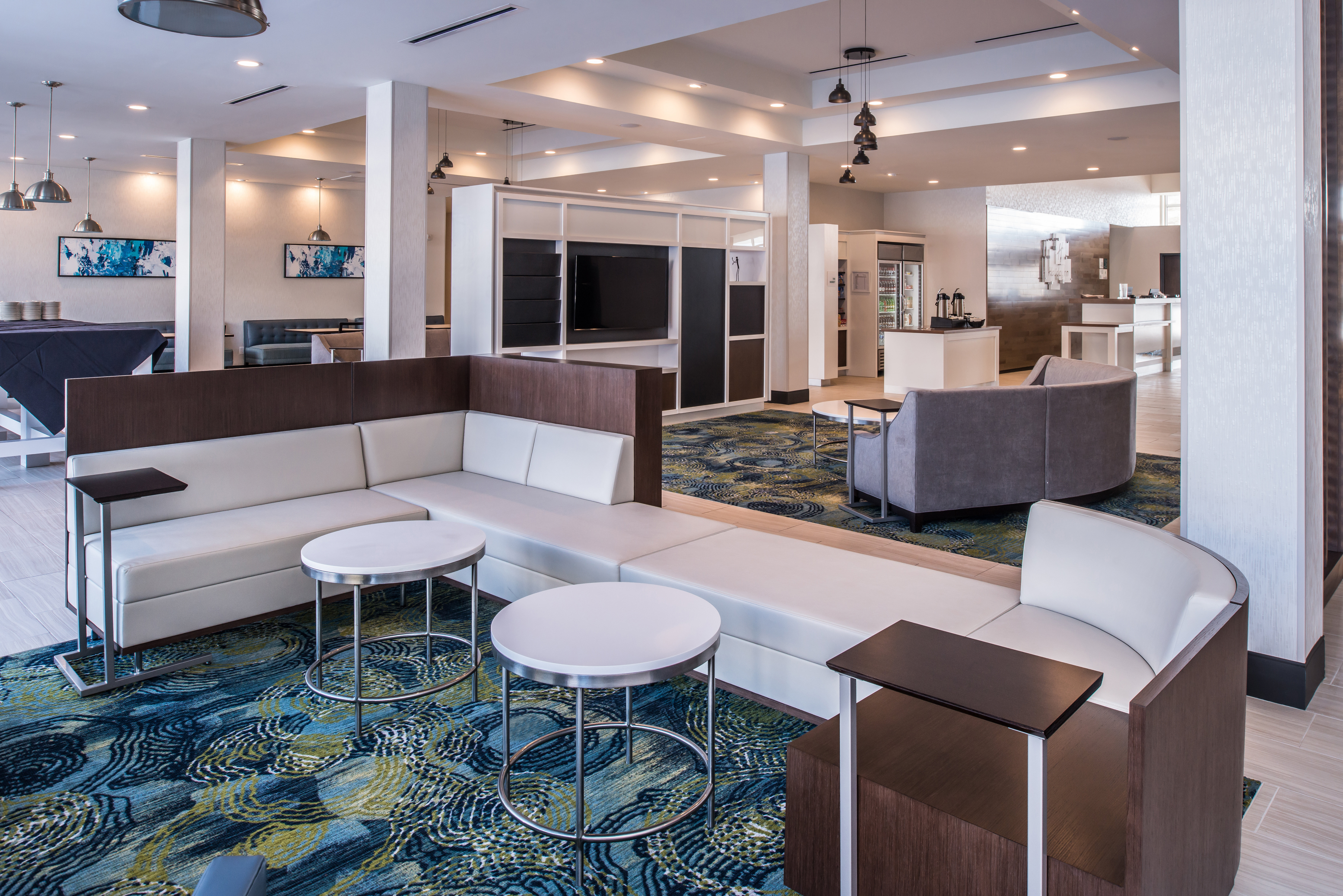 Welcome to Holiday Inn, located in the heart of Livonia.