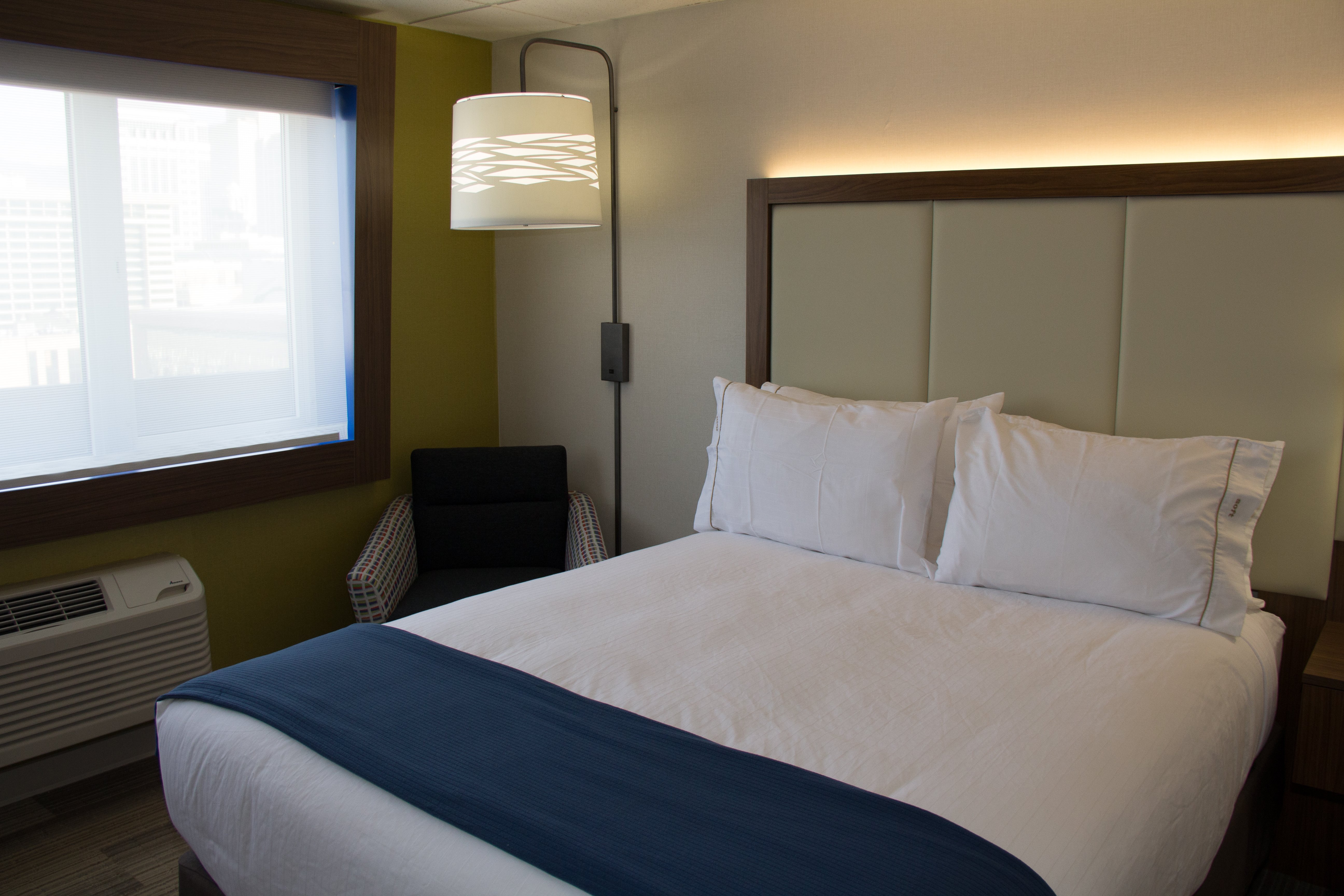 Holiday Inn Express Salt Lake City Downtown King Room