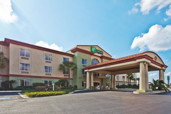 Holiday Inn Express Hotel & Suites