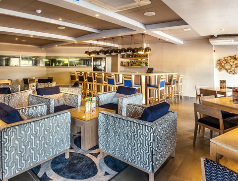 Mt Fr Lounge