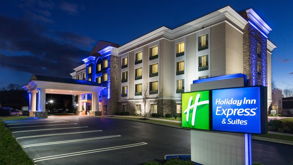 HOLIDAY INN EXPRESS® & SUITES STROUDSBURG POCONOS Stroudsburg PA 1863