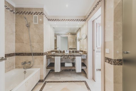 PUENTE ROMANO MARBELLA - Photo 18