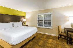  - Staybridge Suites Historic District Savannah - I-16, Exit 167