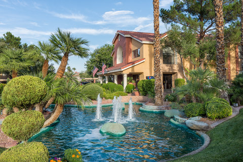 Westgate Flamingo Bay Resort - Main Entrance Fountains