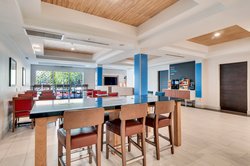  - Holiday Inn Express & Suites Lake Elsinore - I-15, Exit 73