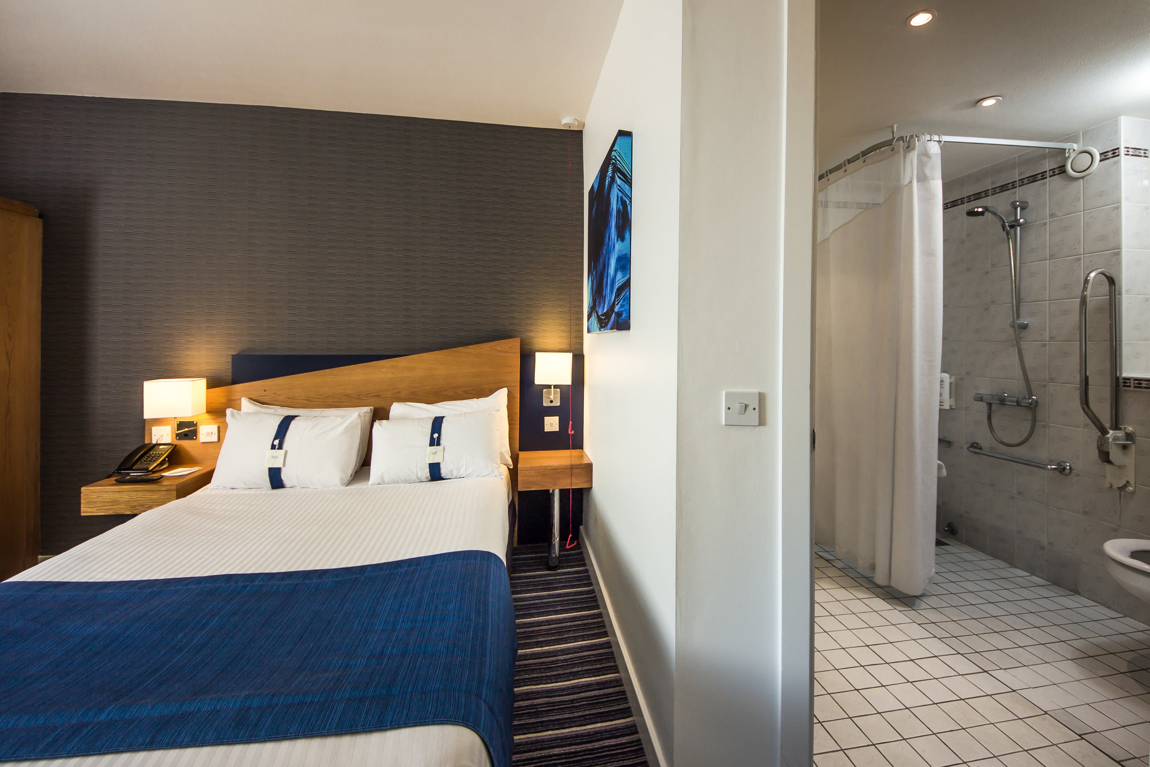 HOLIDAY INN EXPRESS BY IHG-guestroom-Wheelchair Accessible.jpg