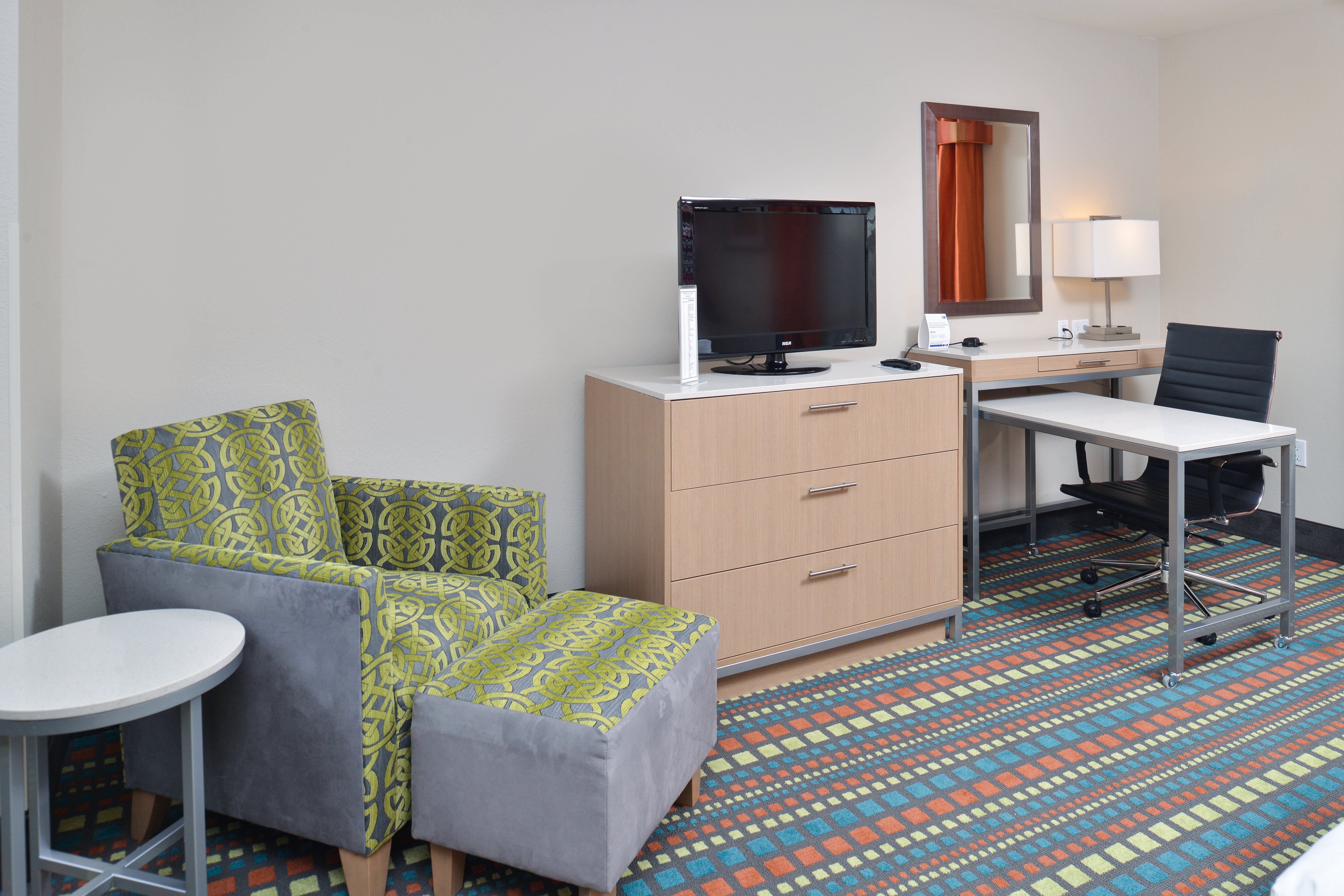 Need space to relax or work? This rooms features are perfect!
