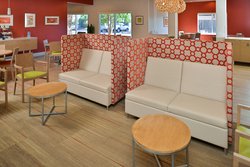  - Holiday Inn Express Bernalillo - I-25, Exit 242