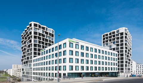Our hotel less than 10 minutes from Munich City Centre via S-Bahn.