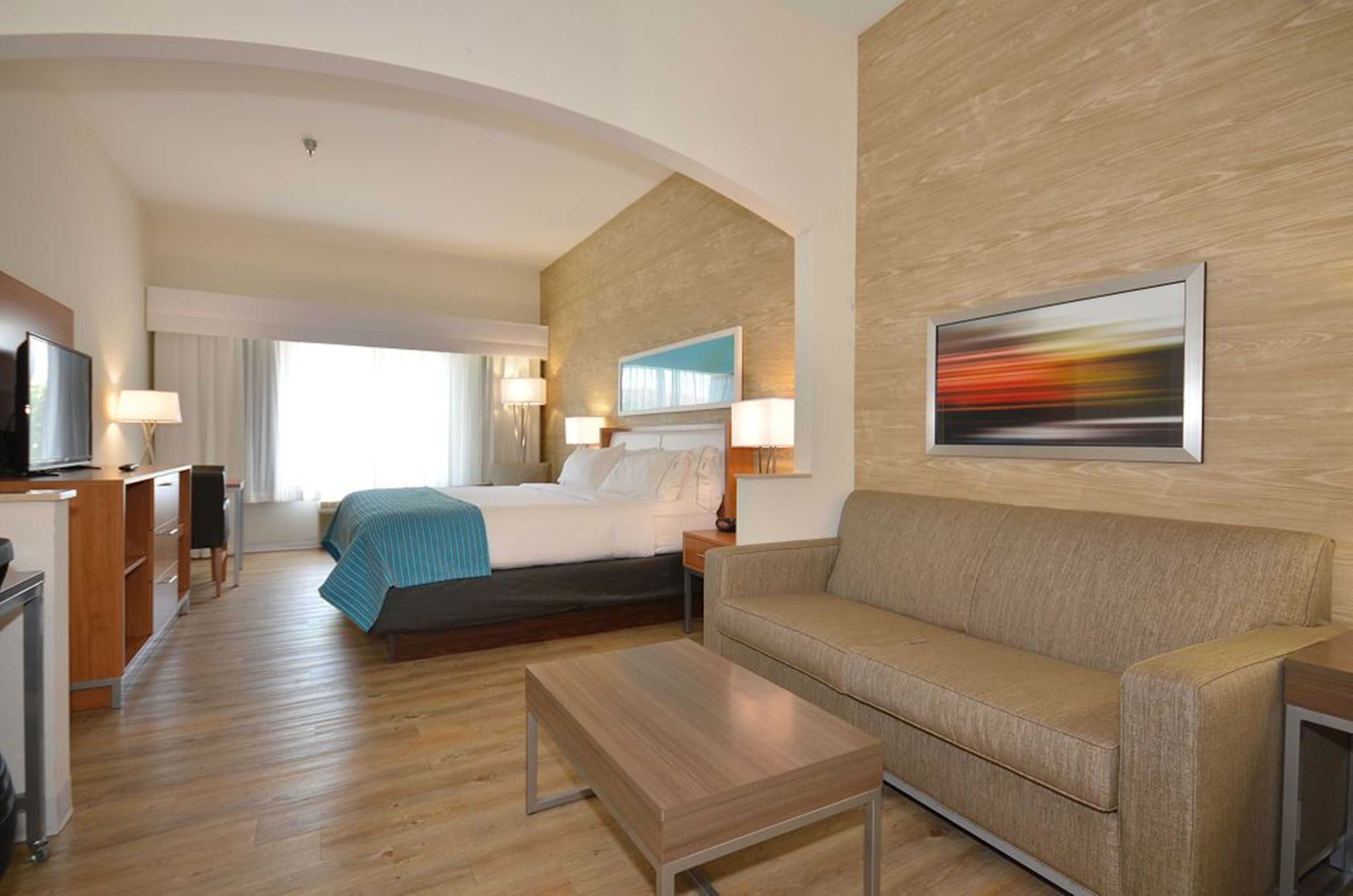 HOLIDAY INN EXP STES FARMINGTON BY-guestroom-Deluxe Room.jpg