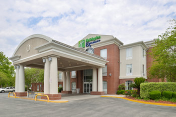 Holiday Inn Express Hotel & Suites