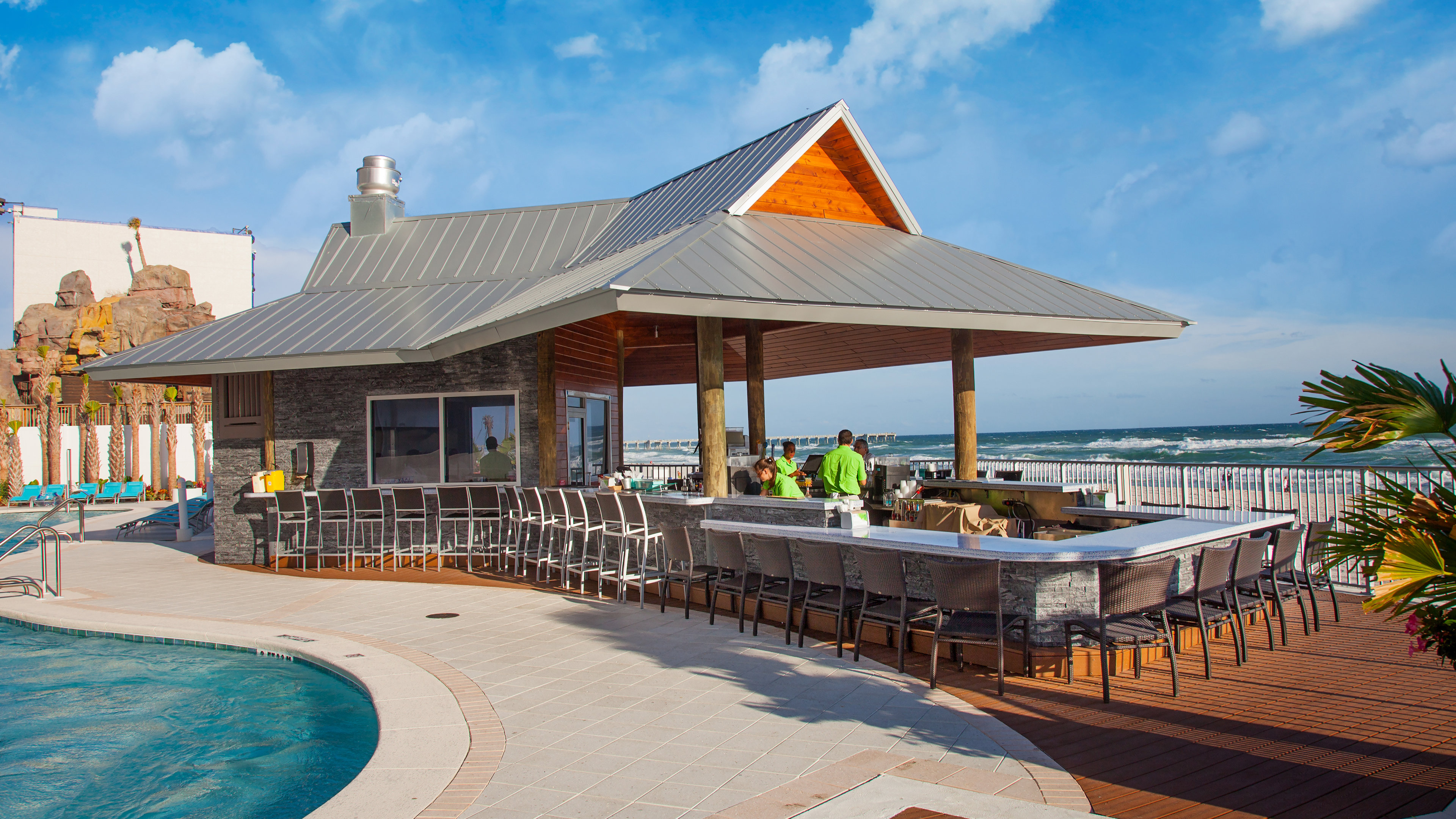 Indigo Bar & Grille poolside (Lunch & Dinner)   