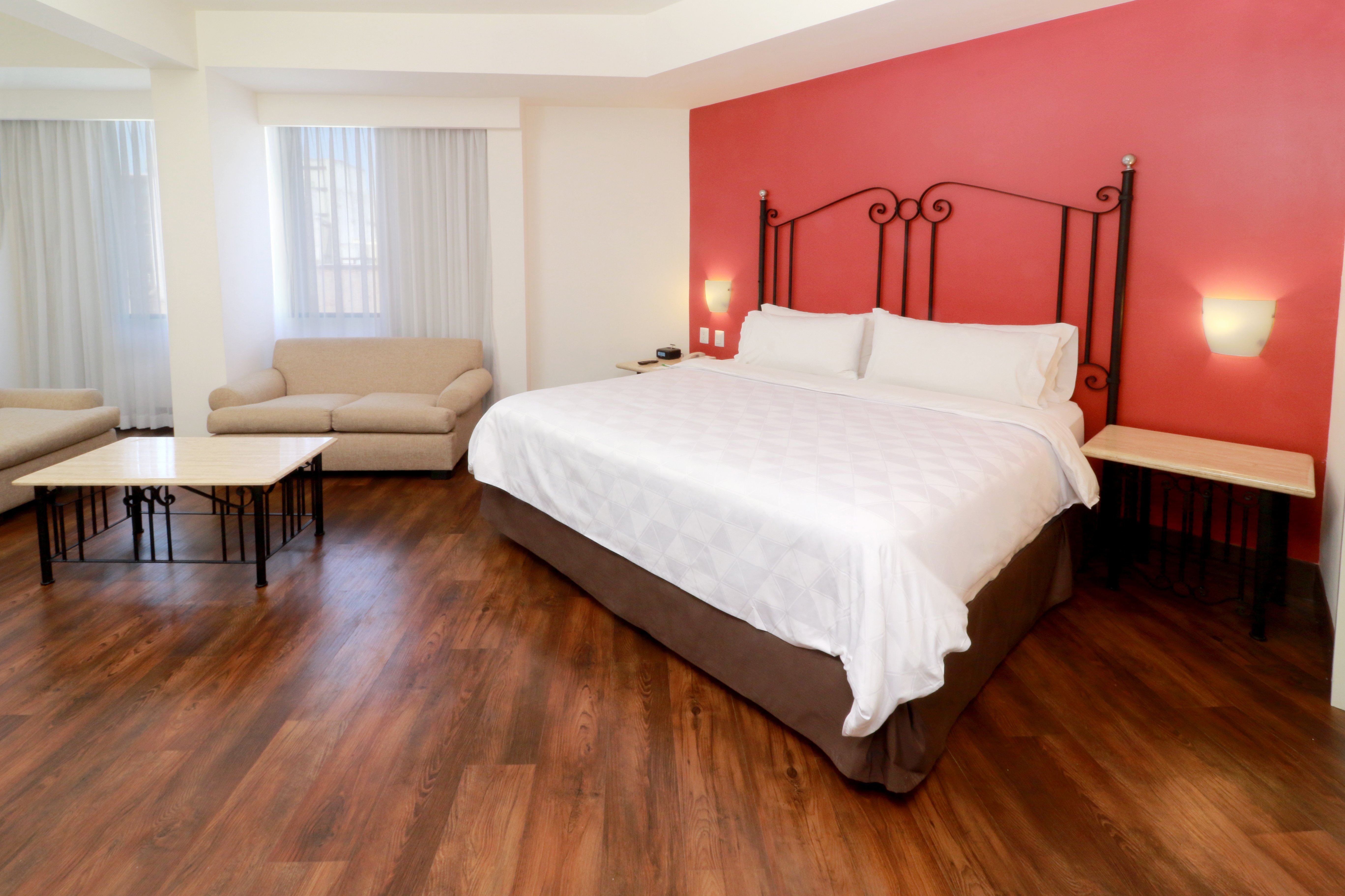 HOLIDAY INN HTL STES CENTRO BY IHG-guestroom-Suite.jpg