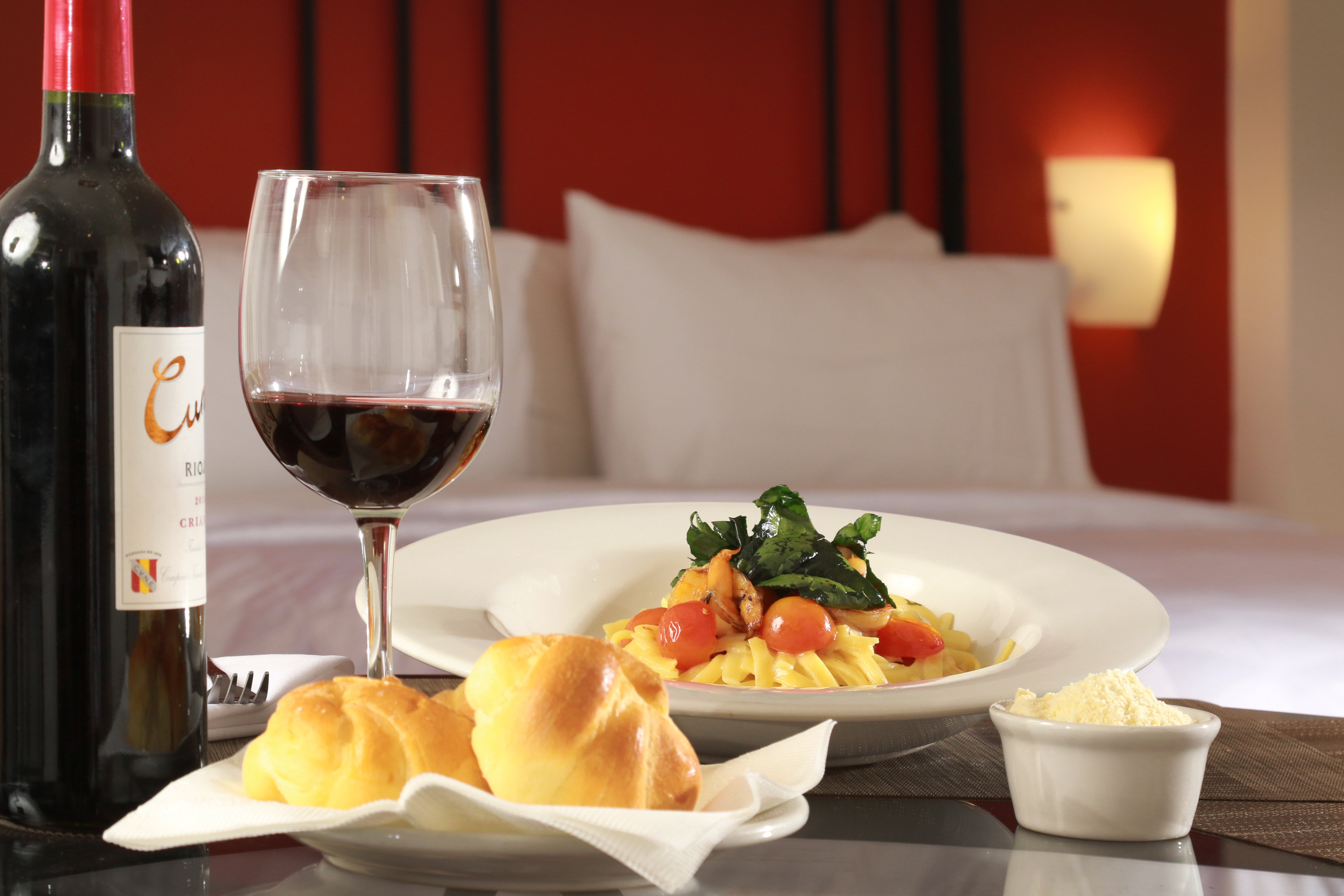 HOLIDAY INN HTL STES CENTRO BY IHG-guestroom-Room Service.jpg