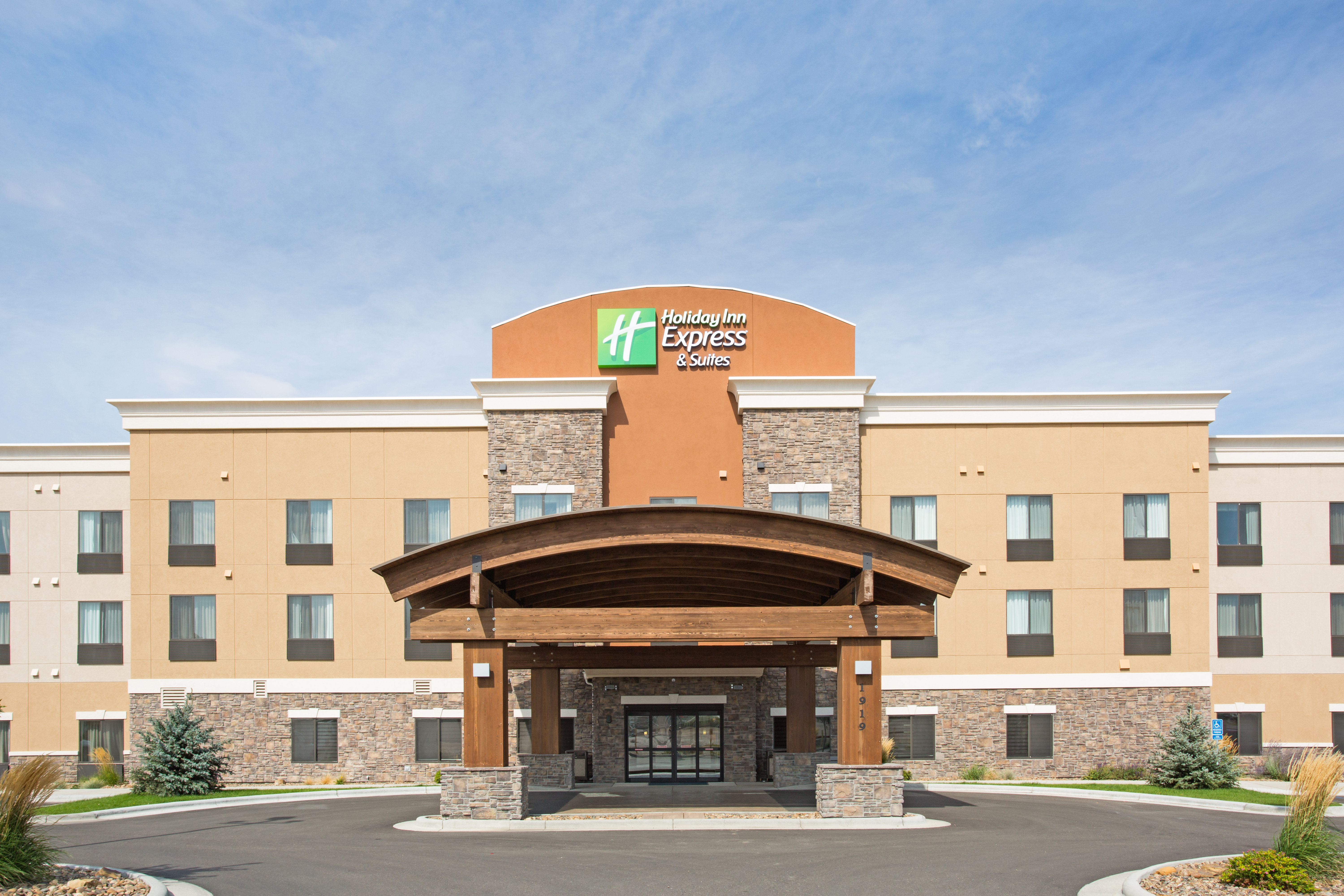 Holiday Inn Express Hotel & Suites