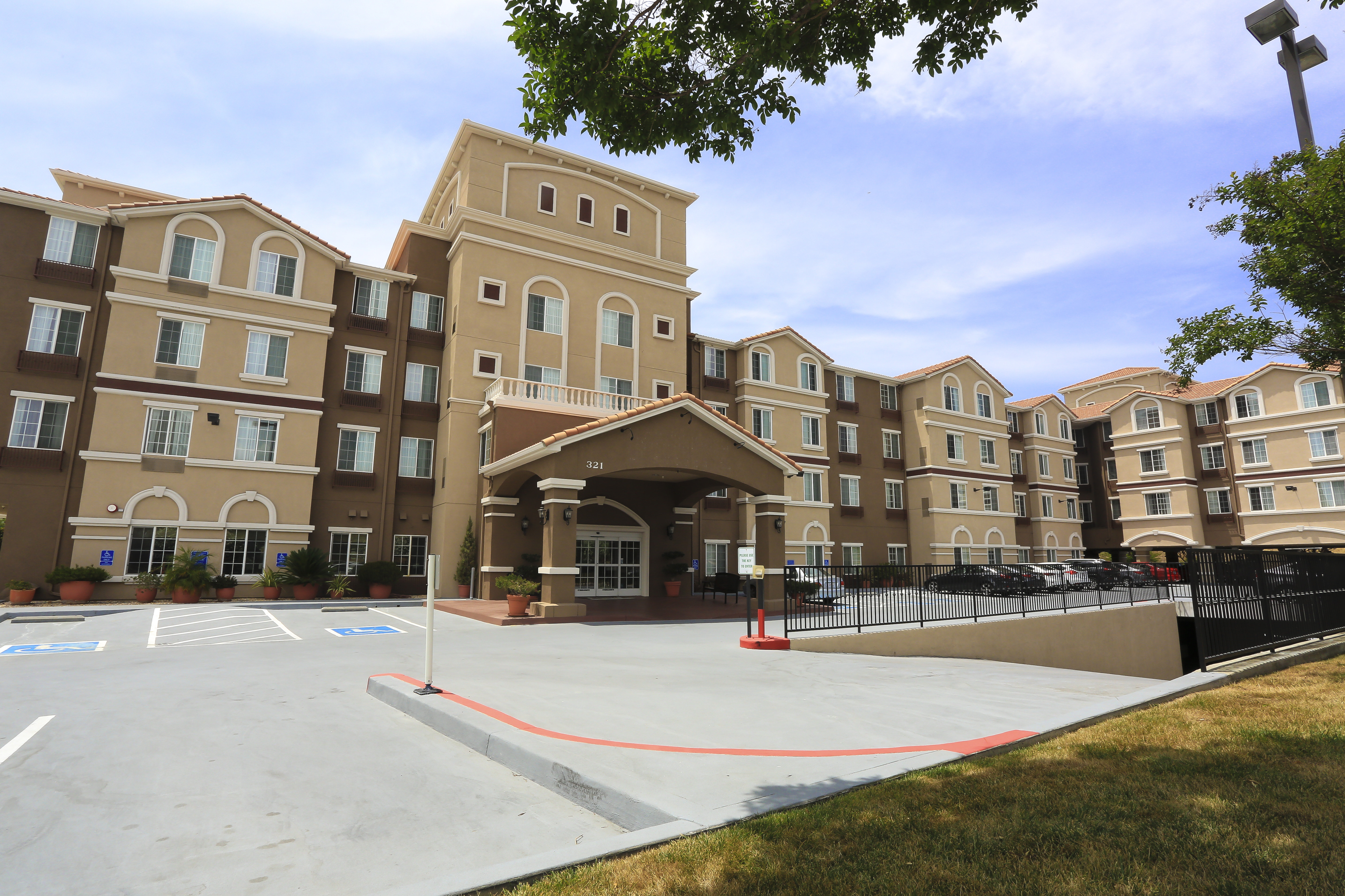 STAYBRIDGE SUITES SILICON VALL BY I-guestroom-Welcome to Staybridge Suites Silicon Valley - Milpitas.jpg