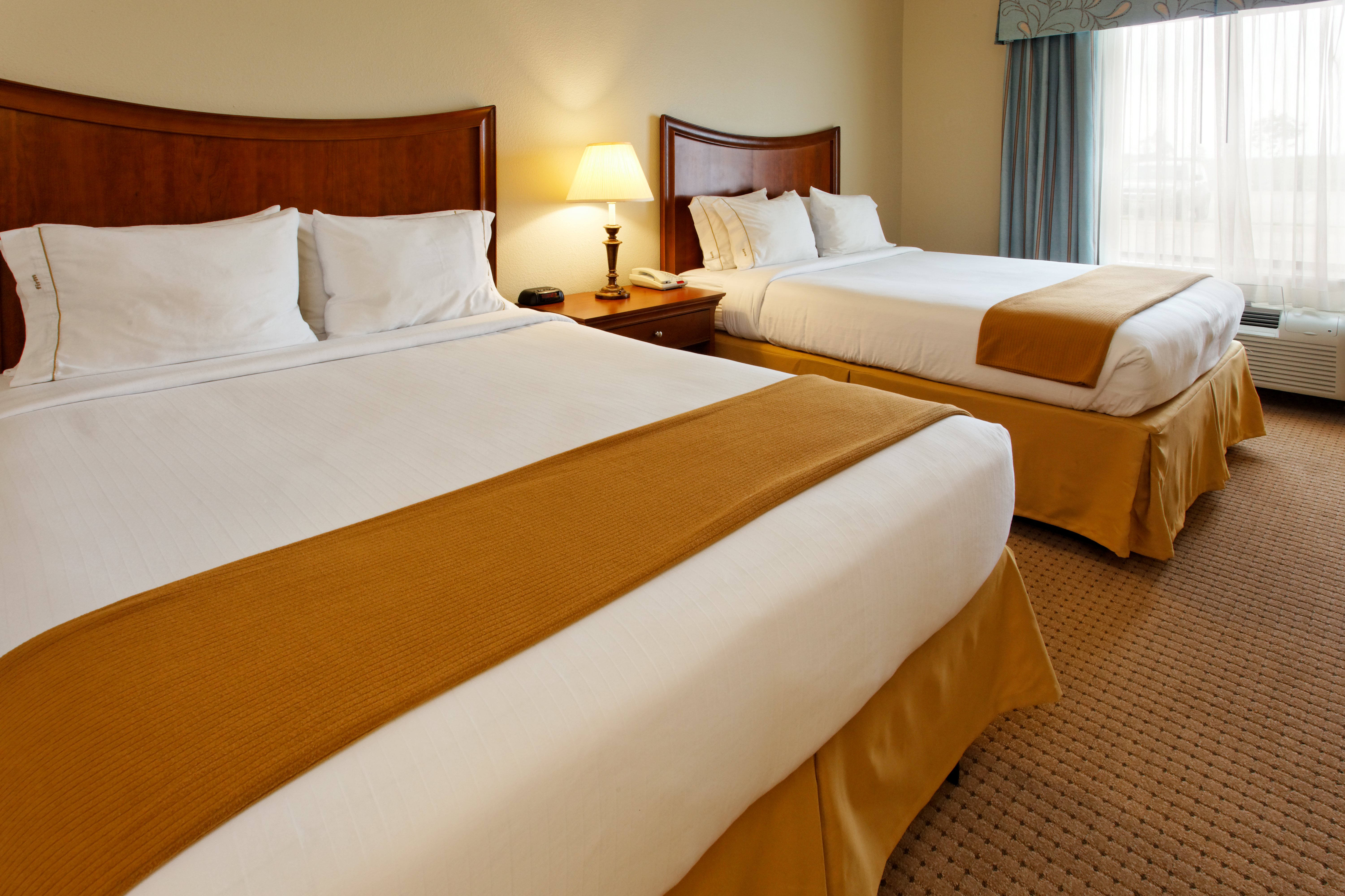 HOLIDAY INN EXP STES MANSFIELD BY I-guestroom-Double Bed Guest Room.jpg