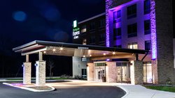  - Holiday Inn Express & Suites Outlet Mall Gettysburg
