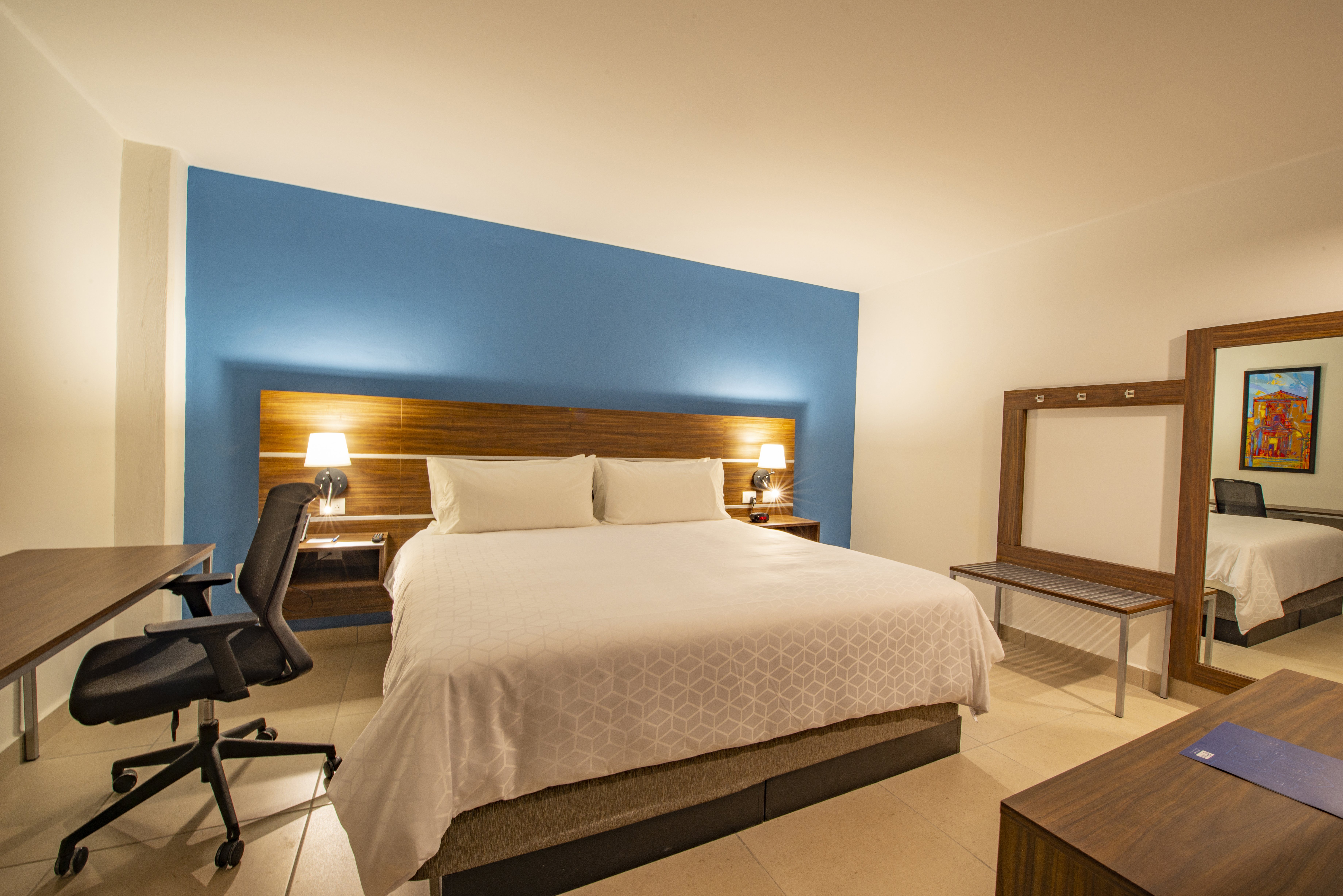 HOLIDAY INN EXP MERIDA CENTRO BY IH-guestroom-Guest Room.jpg