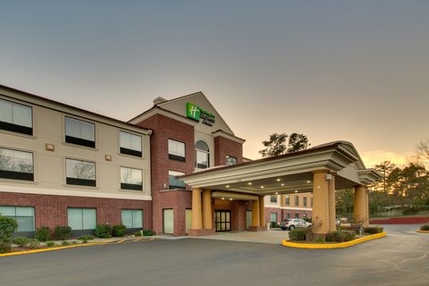Our location gives easy access to must-see local attractions.