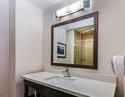  - Holiday Inn Express & Suites East Houston - I-10, Exits 776B & 778A