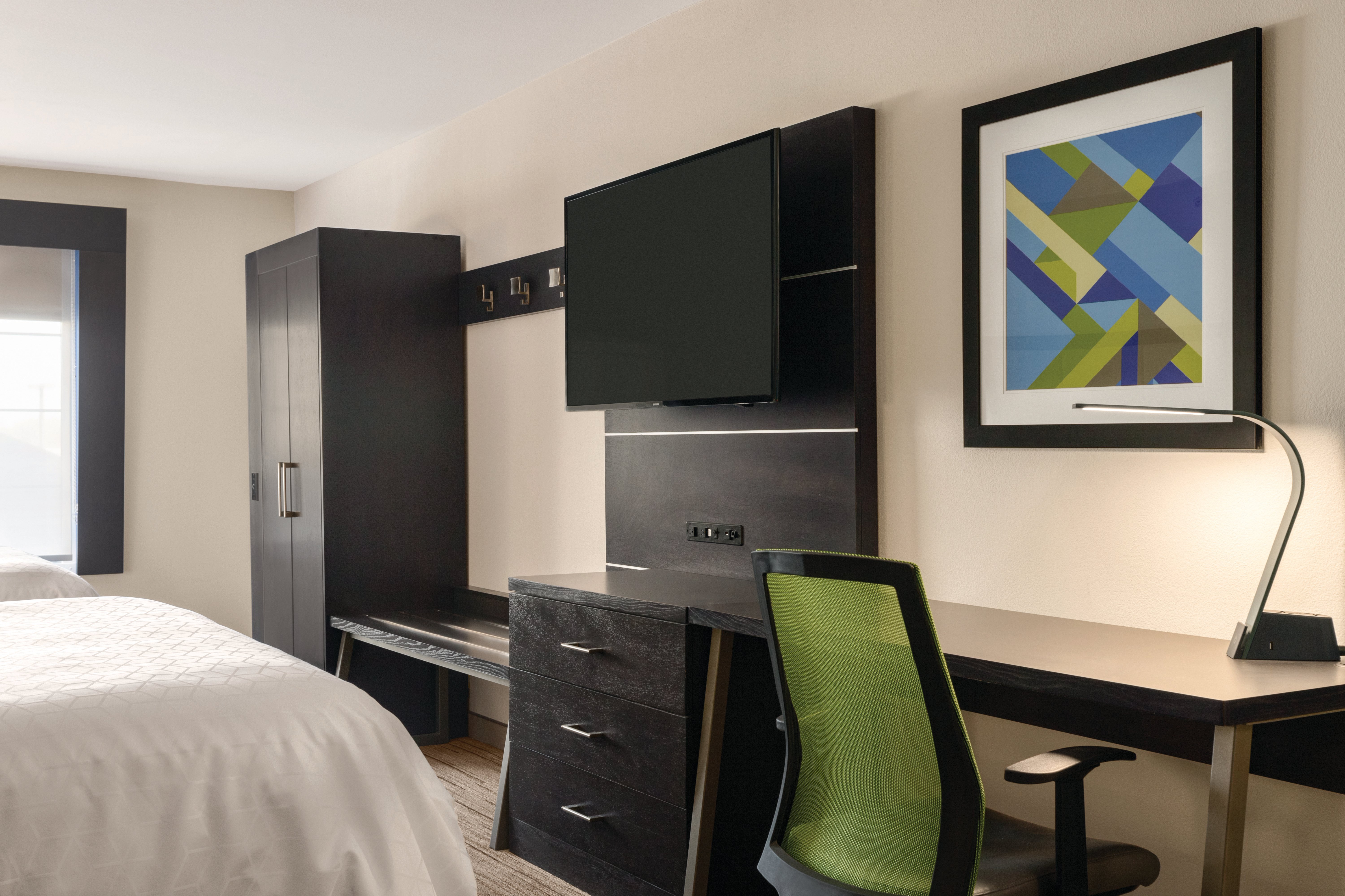 All guestrooms are equipped with a desk