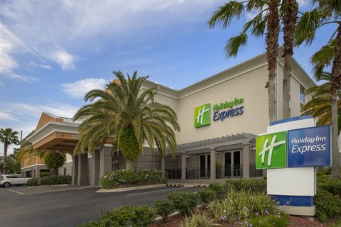Hotel Entrance / Exterior