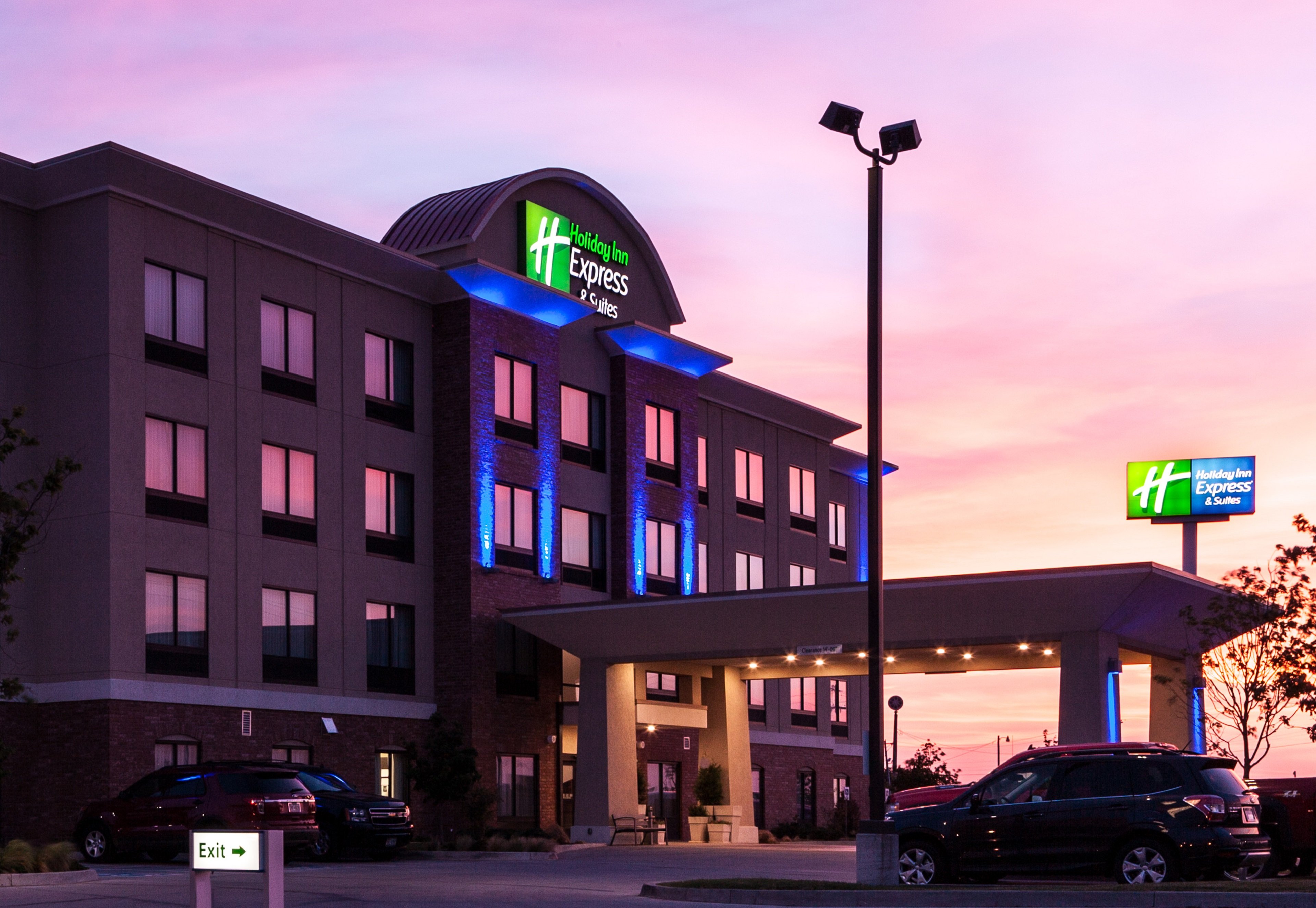 HOLIDAY INN EXP STES EL RENO BY IHG-guestroom-Holiday Inn Express & Suites El Reno.jpg